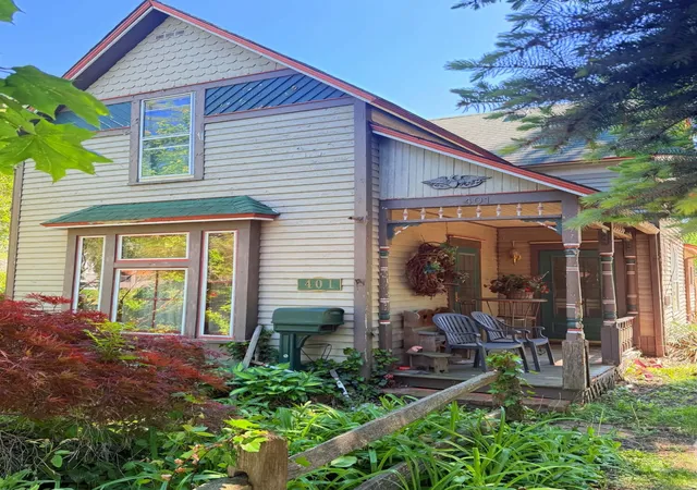 Photo 2 of Single family home for sale at 403 E North St, Crown Point, IN 46307 | MLS# 846638 | Listing updated on 2026-10-09