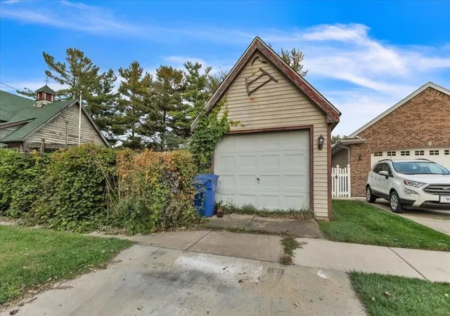 Photo 2 of Single family home for sale at 403 E North St, Crown Point, IN 46307 | MLS# 846638 | Listing updated on 2026-10-19