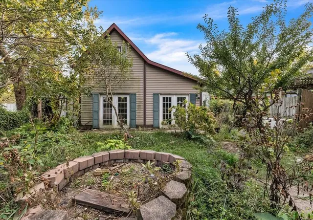 Photo 3 of Single family home for sale at 403 E North St, Crown Point, IN 46307 | MLS# 846638 | Listing updated on 2026-10-19