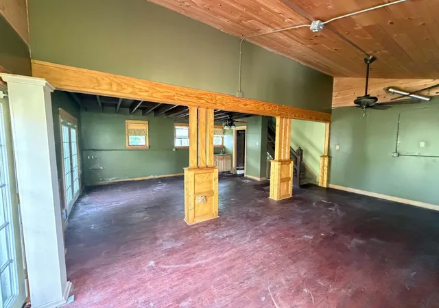 Photo 4 of Single family home for sale at 403 E North St, Crown Point, IN 46307 | MLS# 846638 | Listing updated on 2026-10-09