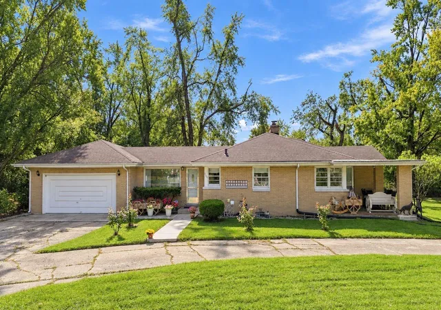Photo 3 of Single family home for sale at 3035 W 57th Avenue, Merrillville, IN 46410 | MLS# 846456 | Listing updated on 2026-10-07