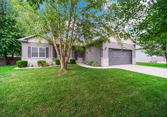 Photo 1 of Single family home for sale at 211 Trailcreek Dr, Chesterton, IN 46304 | MLS# 846131 | Listing updated on 2026-10-01