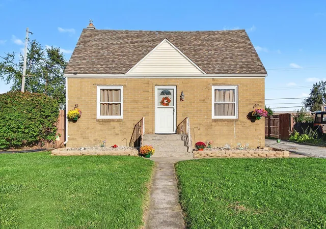 Single family home for sale at 419 N Wisconsin St, Hobart, IN 46342 | MLS# 846404