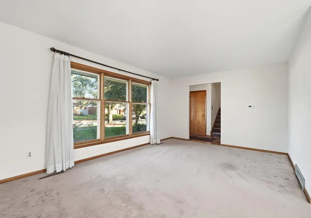 Photo 3 of Single family home for sale at 8504 Forest Ave, Munster, IN 46321 | MLS# 846317 | Listing updated on 2026-10-04