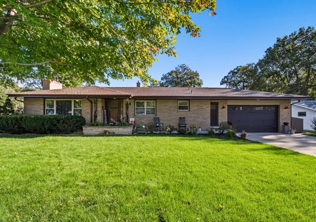 Photo 1 of Single family home for sale at 9181 W Springhill Dr, Saint John, IN 46373 | MLS# 846371 | Listing updated on 2026-10-07