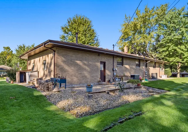 Photo 3 of Single family home for sale at 9181 W Springhill Dr, Saint John, IN 46373 | MLS# 846371 | Listing updated on 2026-10-07