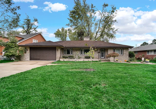 Photo 2 of Single family home for sale at 1856 S River Dr, Munster, IN 46321 | MLS# 846249 | Listing updated on 2026-10-02