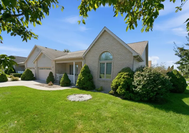 Photo 2 of Sale Pending at 10818 Pike St, Crown Point, IN 46307 | MLS# 846164 | Listing updated on 2026-10-04