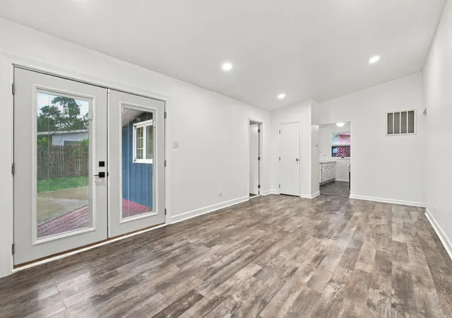 Photo 2 of Single family home for sale at 518 Avalon Dr, Dyer, IN 46311 | MLS# 846407 | Listing updated on 2026-10-07