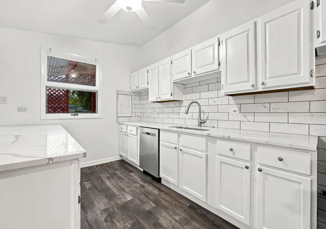 Photo 4 of Single family home for sale at 518 Avalon Dr, Dyer, IN 46311 | MLS# 846407 | Listing updated on 2026-10-07