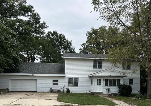 Photo 1 of Single family home for sale at 304 Hoyt St, Michigan City, IN 46360 | MLS# 846174 | Listing updated on 2026-10-01