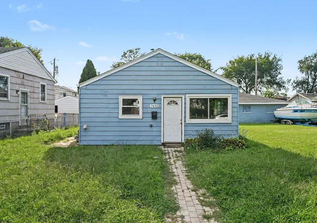 Photo 1 of Single family home for sale at 7432 Beech Ave, Hammond, IN 46324 | MLS# 846251 | Listing updated on 2026-10-02