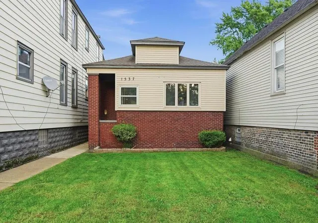 Photo 1 of Single family home for sale at 1537 Myrtle Ave, Whiting, IN 46394 | MLS# 846232 | Listing updated on 2026-10-05