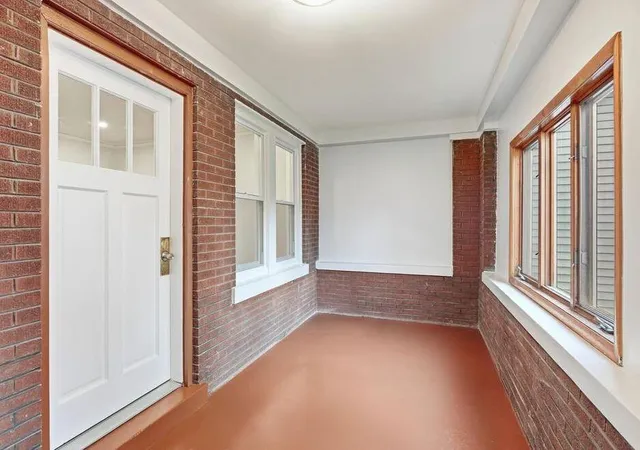 Photo 2 of Single family home for sale at 1537 Myrtle Ave, Whiting, IN 46394 | MLS# 846232 | Listing updated on 2026-10-05
