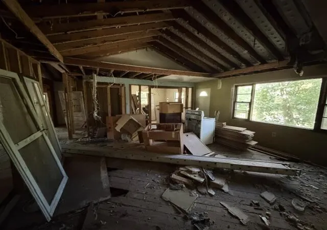 Photo 3 of Single family home for sale at 398 W Us Hwy 30, Valparaiso, IN 46385 | MLS# 846253 | Listing updated on 2026-10-02