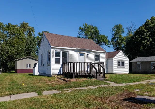 Photo 1 of Single family home for sale at 124 W School St, Wolcott, IN 47995 | MLS# 846225 | Listing updated on 2026-10-02