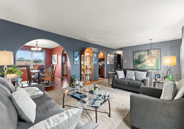 Photo 3 of Single family home for sale at 1250 Woodhollow Ct, Schererville, IN 46375 | MLS# 846270 | Listing updated on 2026-10-05