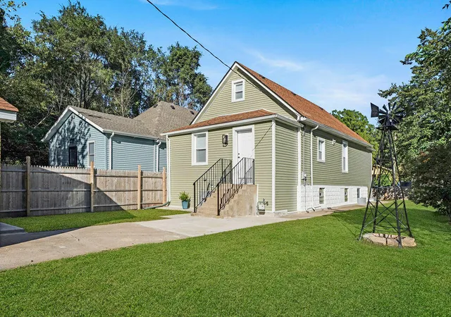 Photo 3 of Single family home for sale at 1562 Mckinley St, Gary, IN 46404 | MLS# 846278 | Listing updated on 2026-10-05