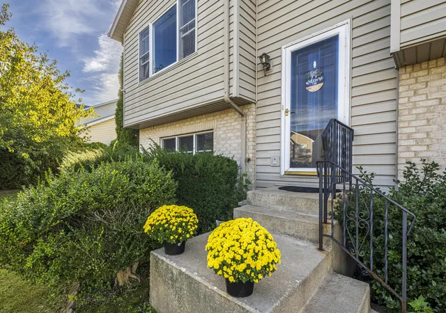Photo 4 of Single family home for sale at 129 Pheasant Run Dr, Hobart, IN 46342 | MLS# 846709 | Listing updated on 2026-10-14