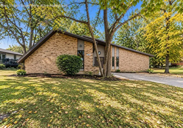 Photo 2 of Single family home for sale at 3611 Kingsway Dr, Crown Point, IN 46307 | MLS# 847071 | Listing updated on 2026-10-22