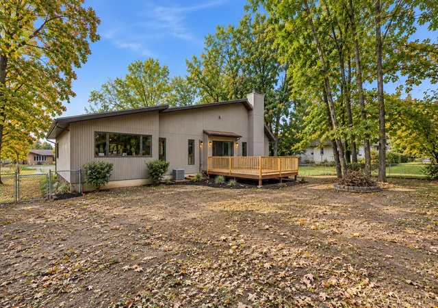 Photo 3 of Single family home for sale at 3611 Kingsway Dr, Crown Point, IN 46307 | MLS# 847071 | Listing updated on 2026-10-22