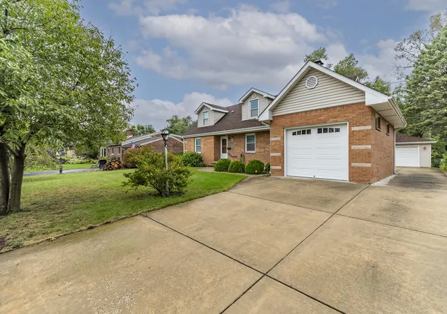 Photo 3 of Single family home for sale at 8336 Schreiber Dr, Munster, IN 46321 | MLS# 846291 | Listing updated on 2026-10-08