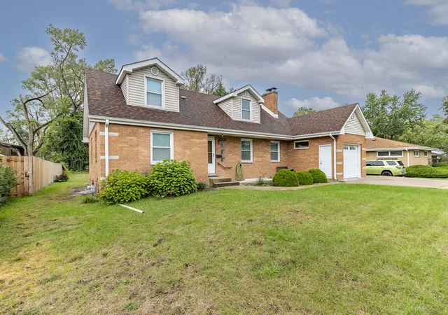 Photo 3 of Single family home for sale at 8336 Schreiber Dr, Munster, IN 46321 | MLS# 846291 | Listing updated on 2026-10-06