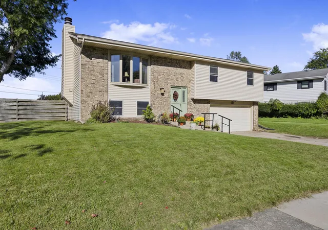 Single family home for sale at 214 Omega Dr, Crown Point, IN 46307 | MLS# 846313