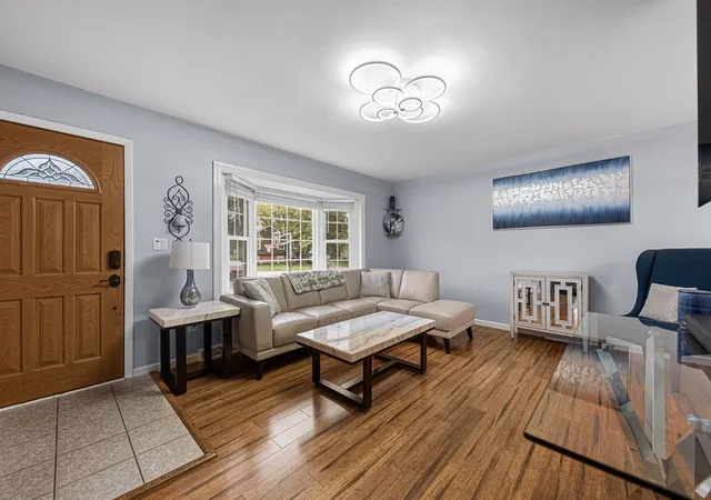 Photo 2 of Single family home for sale at 4204 Glen Oaks Dr, Crown Point, IN 46307 | MLS# 846950 | Listing updated on 2026-10-19