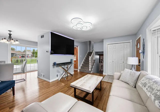 Photo 3 of Single family home for sale at 4204 Glen Oaks Dr, Crown Point, IN 46307 | MLS# 846950 | Listing updated on 2026-10-19