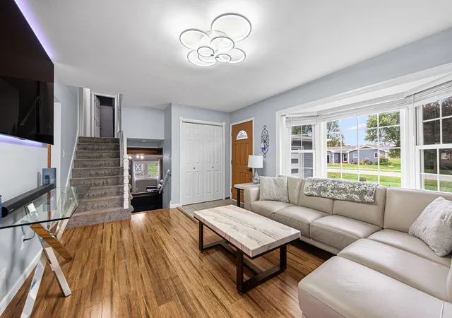 Photo 4 of Single family home for sale at 4204 Glen Oaks Dr, Crown Point, IN 46307 | MLS# 846950 | Listing updated on 2026-10-19