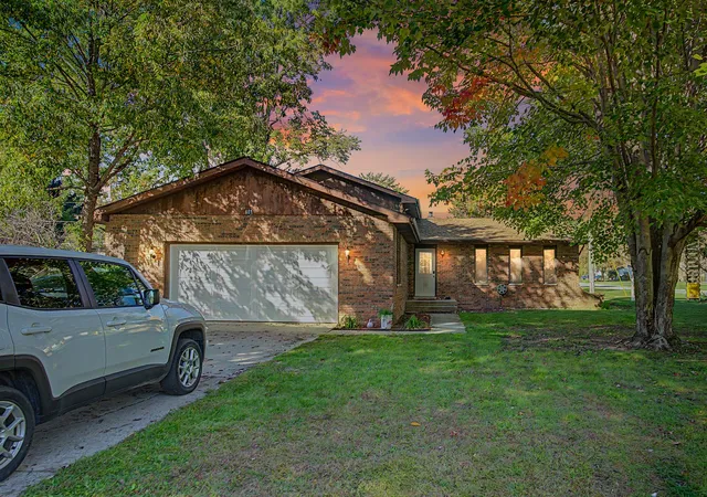 Photo 1 of Single family home for sale at 601 Long Brg Dr, Chesterton, IN 46304 | MLS# 846319 | Listing updated on 2026-10-05