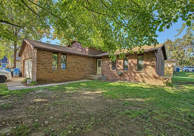 Photo 3 of Single family home for sale at 601 Long Brg Dr, Chesterton, IN 46304 | MLS# 846319 | Listing updated on 2026-10-05