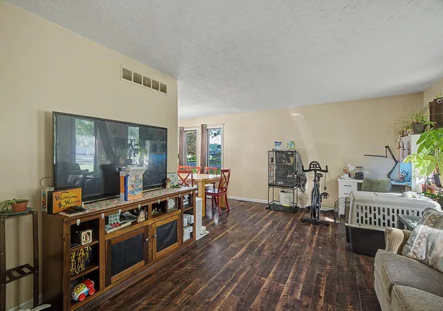 Photo 3 of Single family home for sale at 601 Long Brg Dr, Chesterton, IN 46304 | MLS# 846319 | Listing updated on 2026-10-05