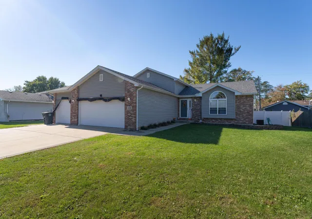 Single family home for sale at 1138 S Delaware St, Hobart, IN 46342 | MLS# 846849