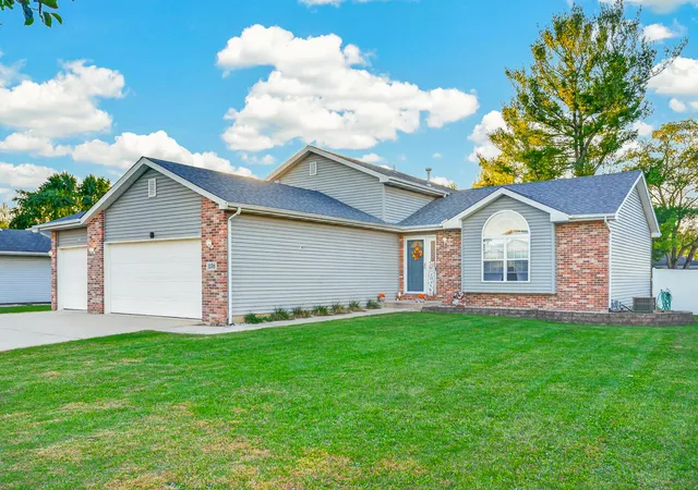 Photo 2 of Single family home for sale at 1138 S Delaware St, Hobart, IN 46342 | MLS# 846849 | Listing updated on 2026-10-20