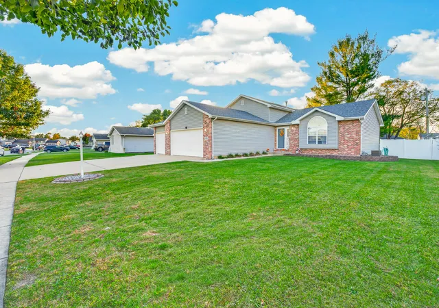 Photo 4 of Single family home for sale at 1138 S Delaware St, Hobart, IN 46342 | MLS# 846849 | Listing updated on 2026-10-20