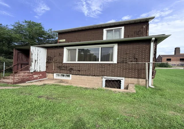 Photo 3 of Single family home for sale at 638 Carolina St, Gary, IN 46402 | MLS# 846282 | Listing updated on 2026-10-04