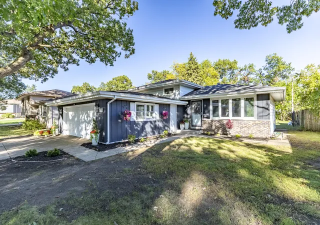 Photo 1 of Single family home for sale at 1525 N Indiana St, Griffith, IN 46319 | MLS# 846284 | Listing updated on 2026-10-03