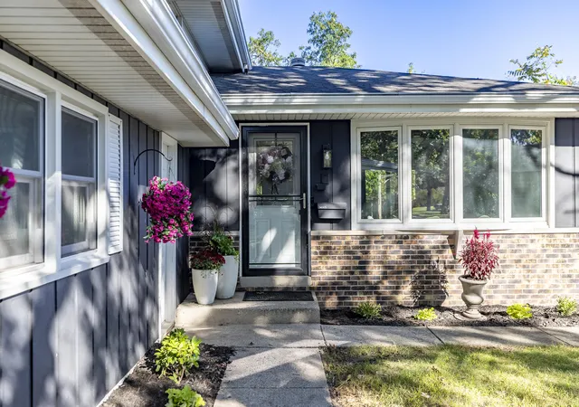 Photo 2 of Single family home for sale at 1525 N Indiana St, Griffith, IN 46319 | MLS# 846284 | Listing updated on 2026-10-03