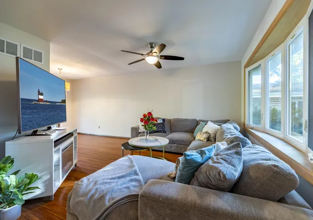 Photo 3 of Single family home for sale at 1525 N Indiana St, Griffith, IN 46319 | MLS# 846284 | Listing updated on 2026-10-03