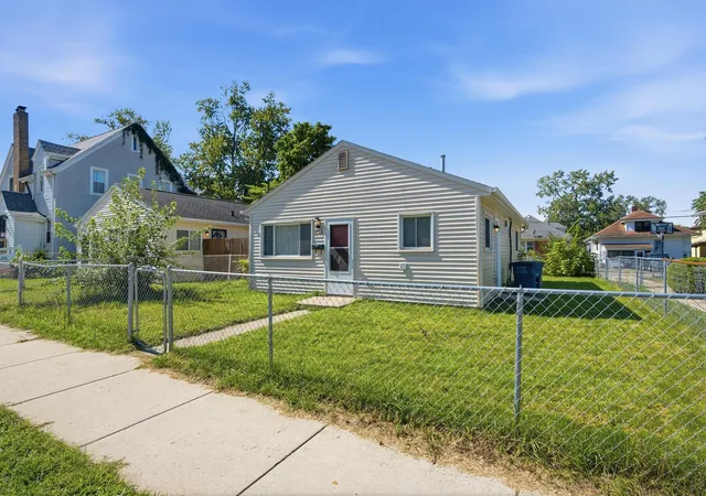 Photo 1 of Single family home for sale at 214 Pleasant Ave, Michigan City, IN 46360 | MLS# 846288 | Listing updated on 2026-10-03