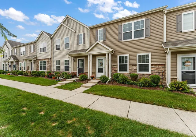 Photo 4 of Townhouse for sale at 13952 Paramount Way, Cedar Lake, IN 46303 | MLS# 846294 | Listing updated on 2026-10-03