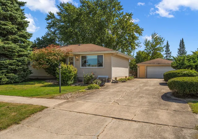 Single family home for sale at 423 Stratford Ln, Schererville, IN 46375 | MLS# 846536