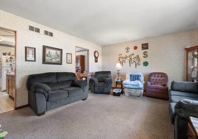 Photo 3 of Single family home for sale at 423 Stratford Ln, Schererville, IN 46375 | MLS# 846536 | Listing updated on 2026-10-08