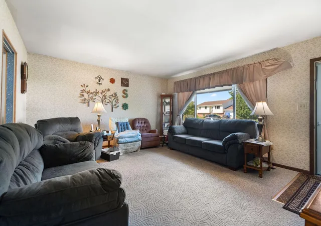 Photo 4 of Single family home for sale at 423 Stratford Ln, Schererville, IN 46375 | MLS# 846536 | Listing updated on 2026-10-08