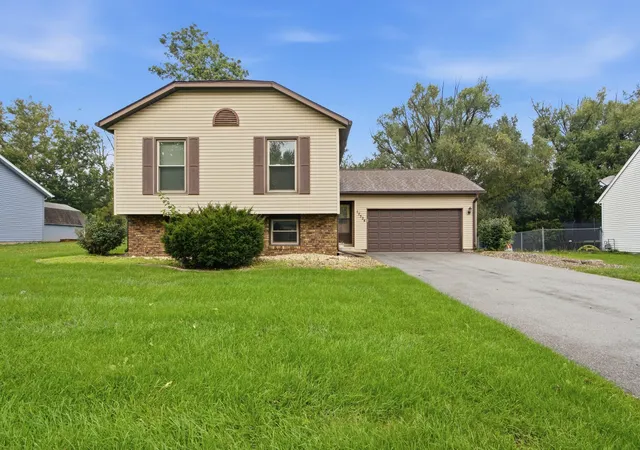 Photo 1 of Single family home for sale at 17524 Willowbrook Dr, Lowell, IN 46356 | MLS# 846297 | Listing updated on 2026-10-07
