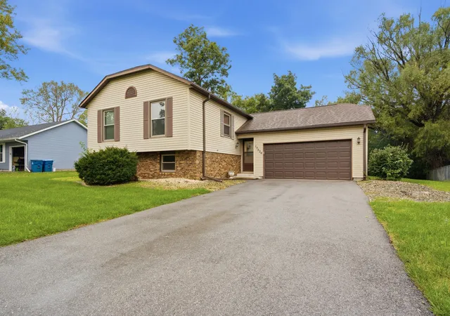 Photo 2 of Single family home for sale at 17524 Willowbrook Dr, Lowell, IN 46356 | MLS# 846297 | Listing updated on 2026-10-07