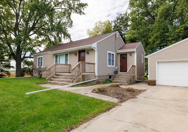 Photo 3 of Single family home for sale at 1076 S 500 East, Kouts, IN 46347 | MLS# 846312 | Listing updated on 2026-10-04