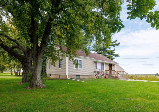 Photo 3 of Single family home for sale at 1076 S 500 East, Kouts, IN 46347 | MLS# 846312 | Listing updated on 2026-10-04